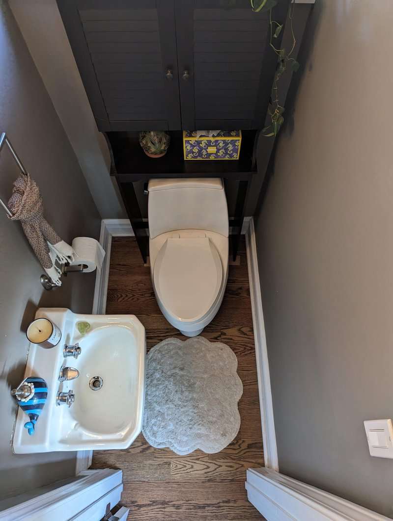 Maximizing Space in Small Bathrooms with Custom Built-ins