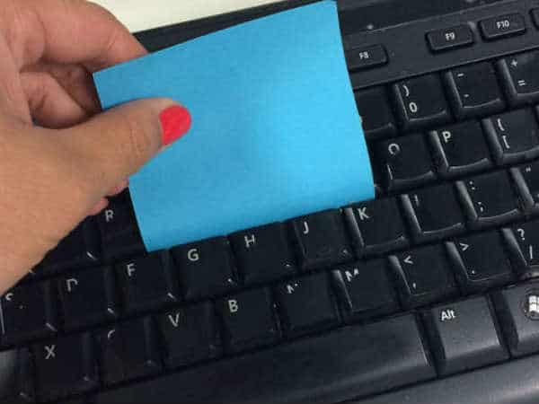 Clean Keyboard With Sticky Notes