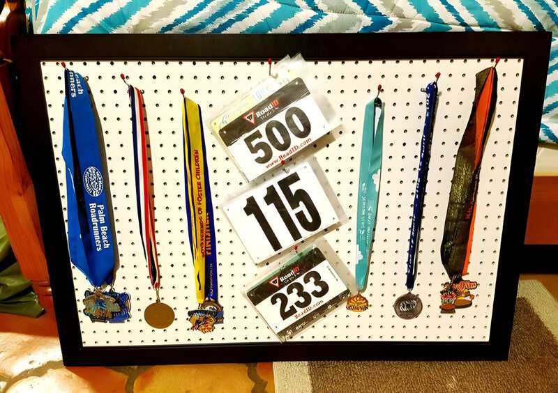 Useapegboardforhangingkeepsakes