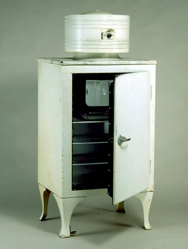 General Electric Monitor Top Refrigerator