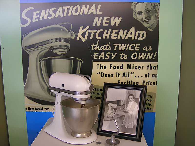 Vintage Kitchen Appliances Everyone Wants in Their Collection