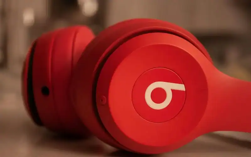 Beats By Dre - Hidden Headphone In The “b”