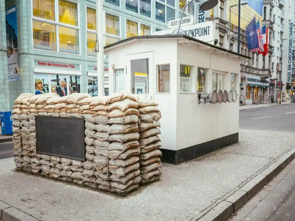 Berlinexperiences Featuredexperience Checkpointcharlie 0