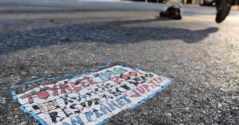 Toynbee Tiles