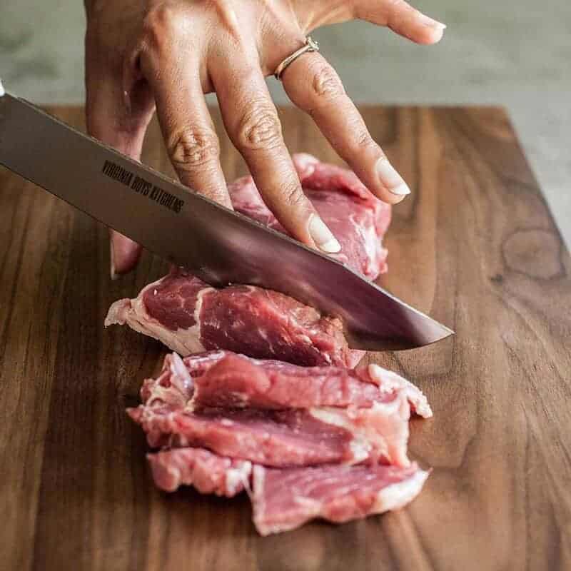 You Must Always Use A Wooden Cutting Board For Meat