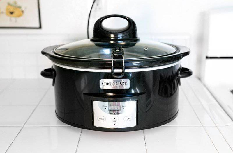 2. Crock-Pot Slow Cooker