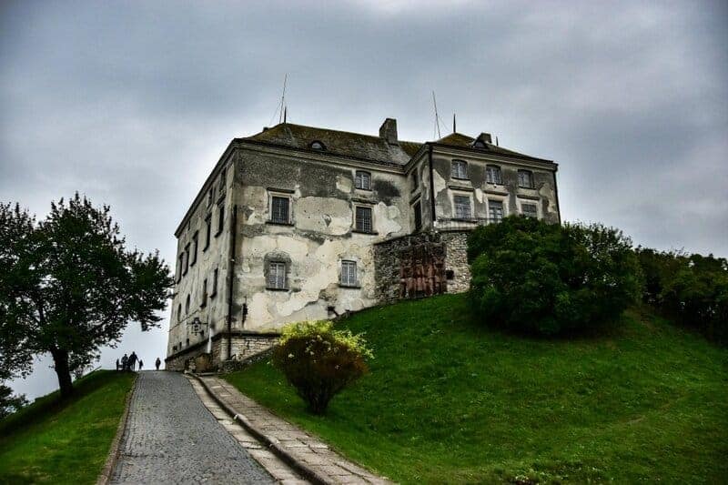 12. Unique Locations and Iconic Buildings