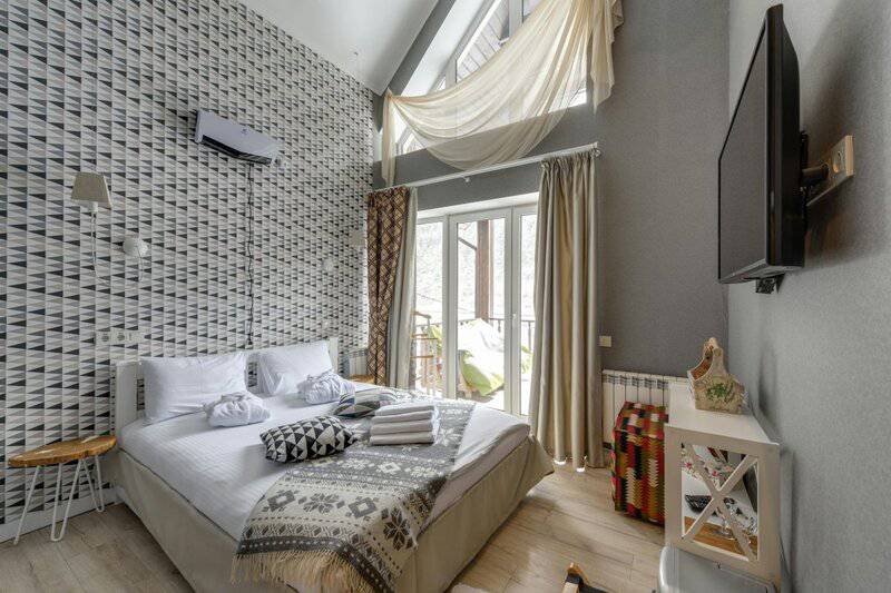 8. Window Curtains vs. Blinds